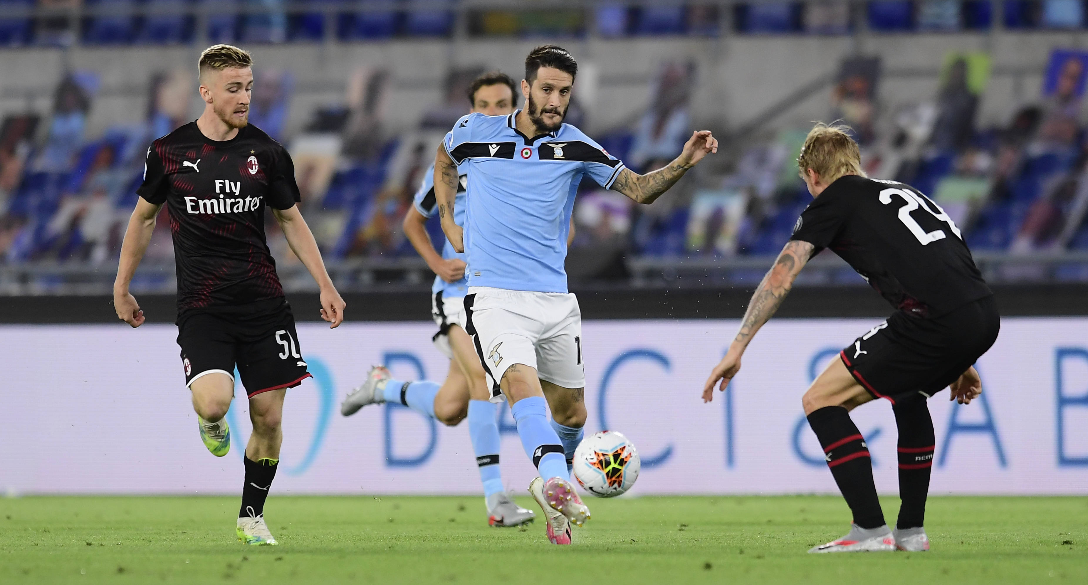 武汉三镇训练开放日，清晨主帅复盘引欢呼，意大利杯在即，训练强度明显提升的简单介绍